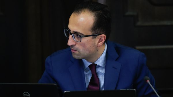 Министр здравоохранения Арсен Торосян на заседании правительства Армении (6 сентября 2018). Еревaн - Sputnik Армения