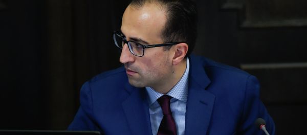 Министр здравоохранения Арсен Торосян на заседании правительства Армении (6 сентября 2018). Еревaн Министр здравоохранения Арсен Торосян на заседании правительства Армении (6 сентября 2018). Еревaн - Sputnik Արմենիա