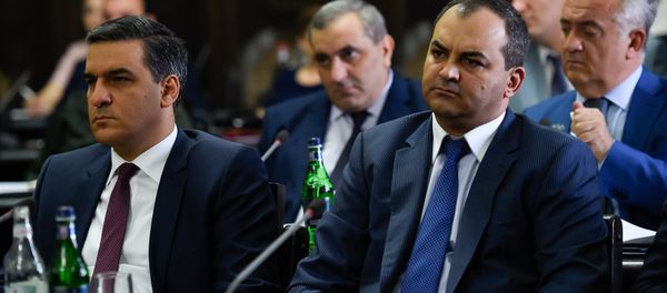 Генеральный прокурор Армении Артур Давтян и омбудсмен Арман Татоян на заседании правительства Армении (6 сентября 2018). Еревaн - Sputnik Արմենիա