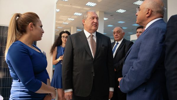 Президент Армении Армен Саркисян на выставке Armenia EXPO 2018 (7 сентября 2018). Ереван Президент Армении Армен Саркисян на выставке Armenia EXPO 2018 (7 сентября 2018). Ереван - Sputnik Армения