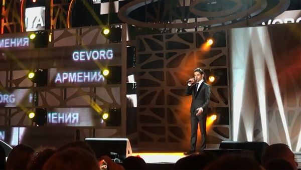 Выступление Геворга Арутюняна на конкурсе Новая Волна 2018 - Sputnik Армения