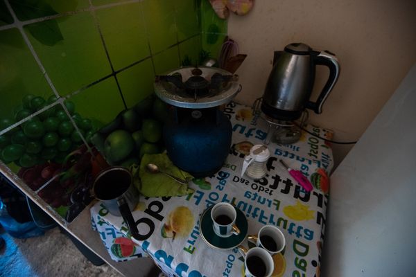 Комната, где проживает беженка из Азербайджана Егана Г. Комната, где проживает беженка из Азербайджана Егана Г. - Sputnik Армения