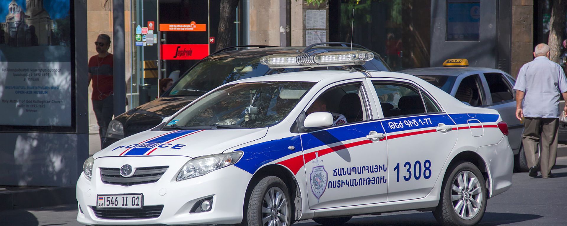 Автомобиль дорожной полиции Армении - Sputnik Արմենիա, 1920, 06.09.2021