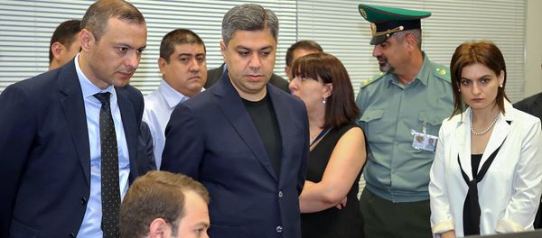 Глава СНБ Артур Ванецян и секретарь СБ Армен Григорян проверили техническую насыщенность системмы безопасности аэропорта Звартноц (8 сентября 2018). Еревaн Глава СНБ Артур Ванецян и секретарь СБ Армен Григорян проверили техническую насыщенность системмы безопасности аэропорта Звартноц (8 сентября 2018). Еревaн - Sputnik Արմենիա