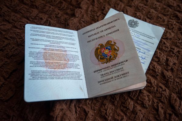 Проездной документ беженки из Азербайджана Еганы Г. Проездной документ беженки из Азербайджана Еганы Г. - Sputnik Армения