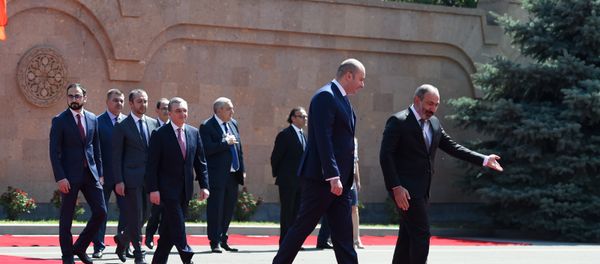 Встреча премьер-министра Армении Никола Пашиняна и премьер-министра Грузии Мамуки Бахтадзе (10 сентября 2018). Еревaн - Sputnik Արմենիա