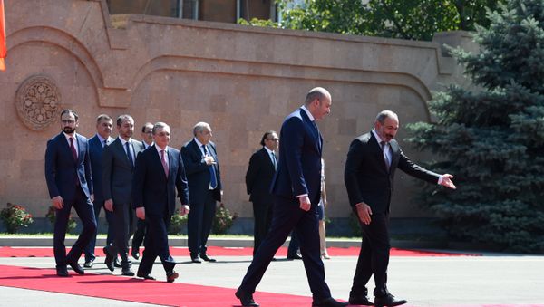 Встреча премьер-министра Армении Никола Пашиняна и премьер-министра Грузии Мамуки Бахтадзе (10 сентября 2018). Еревaн Встреча премьер-министра Армении Никола Пашиняна и премьер-министра Грузии Мамуки Бахтадзе (10 сентября 2018). Еревaн - Sputnik Արմենիա