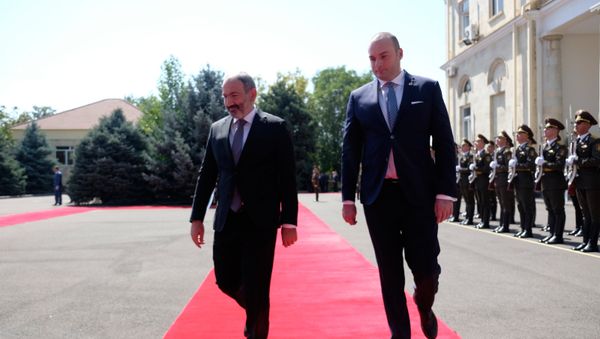 Встреча премьер-министра Армении Никола Пашиняна и премьер-министра Грузии Мамуки Бахтадзе (10 сентября 2018). Еревaн - Sputnik Армения