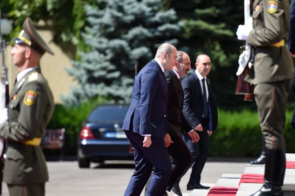 Ինչպե՞ս անցավ Վրաստանի վարչապետ Մամուկա Բախտաձեի օրը Երևանում Ինչպե՞ս անցավ Վրաստանի վարչապետ Մամուկա Բախտաձեի օրը Երևանում - Sputnik Արմենիա