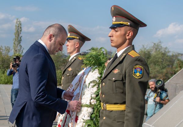 Ինչպե՞ս անցավ Վրաստանի վարչապետ Մամուկա Բախտաձեի օրը Երևանում Ինչպե՞ս անցավ Վրաստանի վարչապետ Մամուկա Բախտաձեի օրը Երևանում - Sputnik Արմենիա