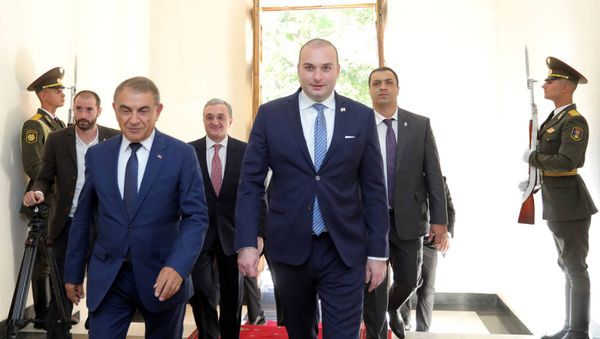 Посещение парламента Армении премьер-министром Грузии Мамуки Бахтадзе (10 сентября 2018) - Sputnik Армения