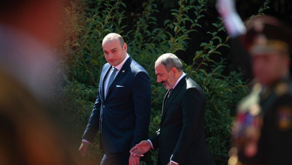 Встреча премьер-министра Армении Никола Пашиняна и премьер-министра Грузии Мамуки Бахтадзе (10 сентября 2018). Еревaн - Sputnik Армения