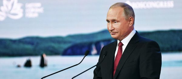 Президент РФ Владимир Путин выступает на пленарном заседании Дальний Восток: расширяя границы возможностей IV Восточного экономического форума (ВЭФ-2018). - Sputnik Армения