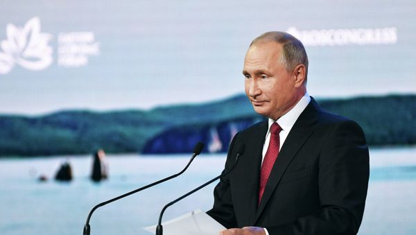 Президент РФ Владимир Путин выступает на пленарном заседании Дальний Восток: расширяя границы возможностей IV Восточного экономического форума (ВЭФ-2018). - Sputnik Армения
