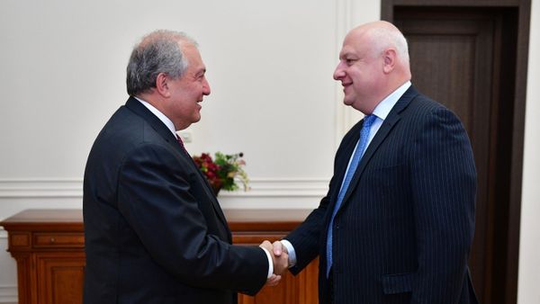 Встреча президента Армении Армена Саркисяна и президента ПА ОБСЕ Гиги Церетели в Армении (14 сентября 2018). Еревaн Встреча президента Армении Армена Саркисяна и президента ПА ОБСЕ Гиги Церетели в Армении (14 сентября 2018). Еревaн - Sputnik Արմենիա