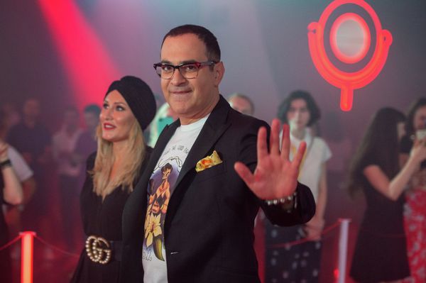 Художественный руководитель Comedy Club Гарик Мартиросян с женой Жанной Левиной - Sputnik Армения
