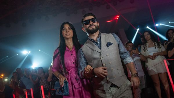 Михаил и Виктория Галустян на красной дорожке Comedy Club (15 сентября 2019). Еревaн - Sputnik Армения