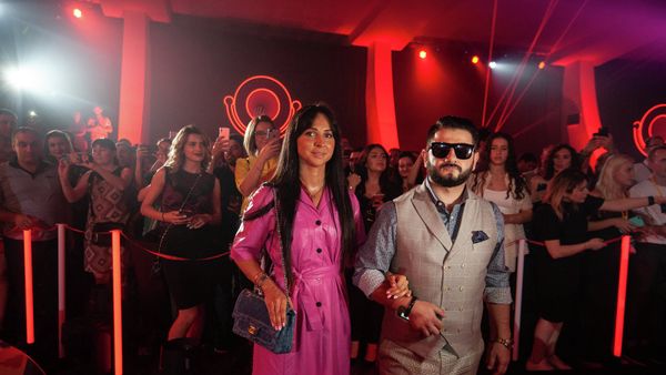 Михаил и Виктория Галустян на красной дорожке Comedy Club (15 сентября 2019). Еревaн - Sputnik Армения