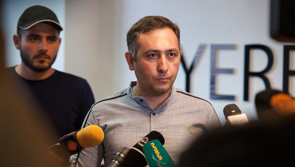 Главный редактор информационного агенства Yerevan Today Севак Акопян - Sputnik Армения