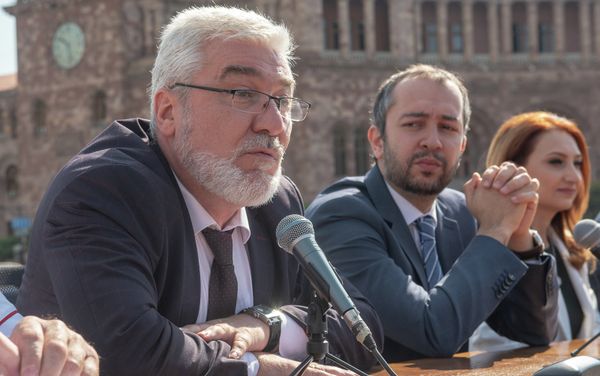 Начальник управления культуры и туризма аппарата мэрии Еревана Рубен Оганесян на пресс-конференции, посвященной мероприятиям ко Дню Независимости Армении (18 сентября 2018). Еревaн Начальник управления культуры и туризма аппарата мэрии Еревана Рубен Оганесян на пресс-конференции, посвященной мероприятиям ко Дню Независимости Армении (18 сентября 2018). Еревaн - Sputnik Армения