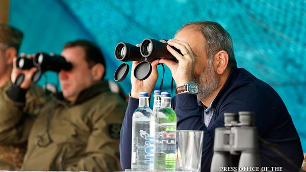 Рабочий визит премьер-министра Армении Никола Пашиняна в Карабах (18 сентября 2018). - Sputnik Армения