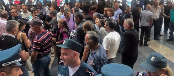 Акция протеста перед Домом правительства (20 сентября 2018). Еревaн - Sputnik Армения