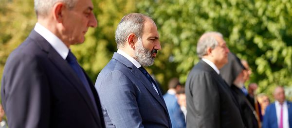 Премьер-министр Никол Пашинян, президент Армении Армен Саркисян, Карабаха Бако Саакян, спикер Парламента Ара Баблоян и католикос Гарегин второй посетили пантеон Ераблур (21 сентября 2018). Еревaн - Sputnik Армения
