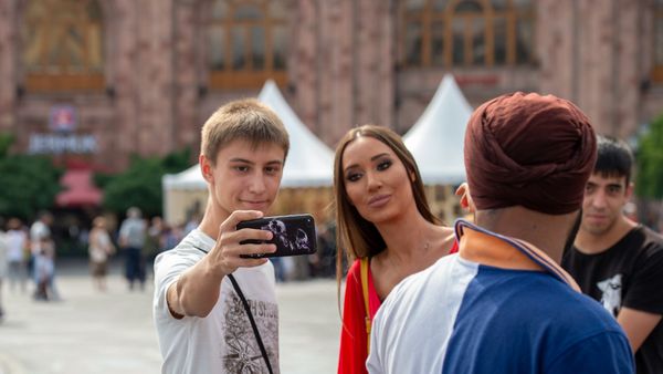 Назени Ованнисян на Часе селфи в День независимости Армении (21 сентября 2018). Еревaн - Sputnik Армения