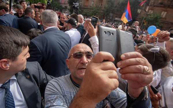 Час селфи в день независимости Армении (21 сентября 2018). Еревaн - Sputnik Армения