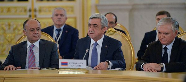 Министр обороны РА Сейран Оганян, президент Армении Серж Саргсян и Министр иностранных дел РА Эдвард Налбандян - Sputnik Արմենիա