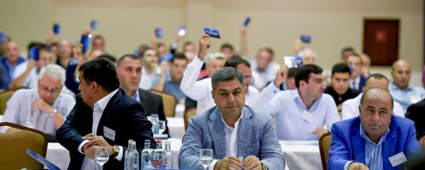 Глава Службы нацбезопасности Армении Артур Ванецян на внеочередном собрании Федерации футбола Армении (ФФА) Глава Службы нацбезопасности Армении Артур Ванецян на внеочередном собрании Федерации футбола Армении (ФФА) - Sputnik Армения