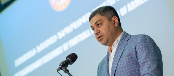 Артур Ванецян на внеочередном собрании Федерации футбола Армении (ФФА) - Sputnik Արմենիա