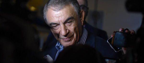Спикер Парламента Ара Баблоян на выборах совета старейшин Еревана (23 сентября 2018). Еревaн Спикер Парламента Ара Баблоян на выборах совета старейшин Еревана (23 сентября 2018). Еревaн - Sputnik Армения
