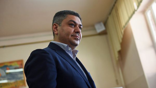 Глава СНБ Артур Ванецян на выборах совета старейшин Еревана (23 сентября 2018). Еревaн - Sputnik Армения