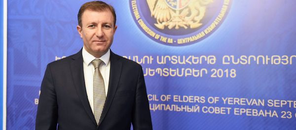 Секретарь ЦИК Армении Армен Смбатян в день выборов совета старейшин Еревана (23 сентября 2018). Еревaн - Sputnik Արմենիա