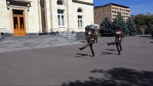 Смена караула на Баграмяна 26 - Sputnik Армения