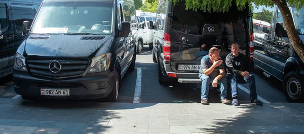 Акция протеста водителей маршрута Ереван - Армавир у Дома правительства (25 сентября 2018). Еревaн Акция протеста водителей маршрута Ереван - Армавир у Дома правительства (25 сентября 2018). Еревaн - Sputnik Армения