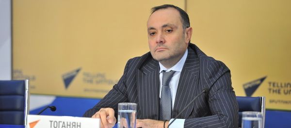 Чрезвычайный и полномочный посол Армении в России Вардан Тоганян во время телемоста Москва-Ереван-Минск-Астана (25 сентября 2018). Москвa - Sputnik Армения