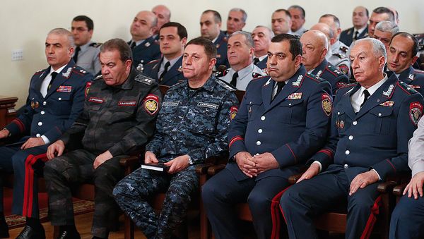 Заместители начальника полиции Армении на встрече с премьер-министром Николом Пашиняном (11 мая 2018). Еревaн - Sputnik Армения