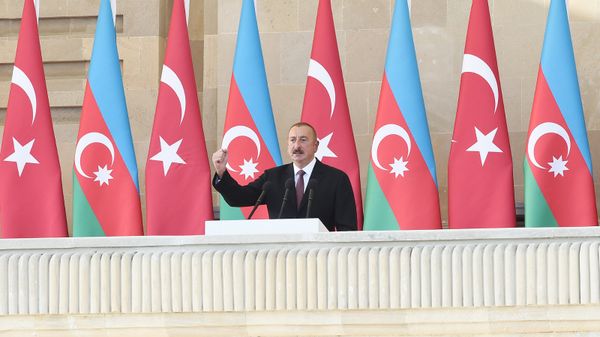 Президент Азербайджана Ильхам Алиев на параде, посвященном 100-летию освобождения города Баку (15 сентября 2018). Бакy - Sputnik Армения