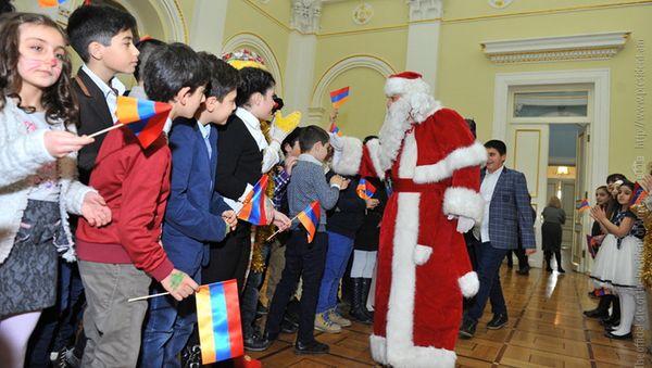 Ամանորի և Սուրբ Ծննդյան տոների կապակցությամբ ՀՀ Նախագահի նստավայրում մեկնարկել են երեխաների համար անցկացվող ամենամյա տոնական միջոցառումները - Sputnik Արմենիա
