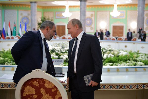 Премьер-министр Армении Никол Пашинян и президент России Владимир Путин после заседания Совета глав государств-участников СНГ (28 сентября 2018). Душанбе Премьер-министр Армении Никол Пашинян и президент России Владимир Путин после заседания Совета глав государств-участников СНГ (28 сентября 2018). Душанбе - Sputnik Армения
