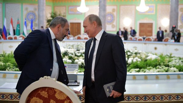 Премьер-министр Армении Никол Пашинян и президент России Владимир Путин после заседания Совета глав государств-участников СНГ (28 сентября 2018). Душанбе - Sputnik Армения