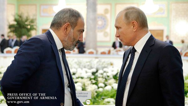 Премьер-министр Армении Никол Пашинян и президент России Владимир Путин после заседания Совета глав государств-участников СНГ (28 сентября 2018). Душанбе - Sputnik Армения