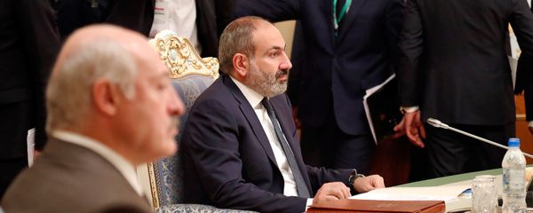 Премьер-министр Армении Никол Пашинян и президент Беларуси Александр Лукашенко на заседании Совета глав государств-участников СНГ (28 сентября 2018). Душанбе - Sputnik Армения