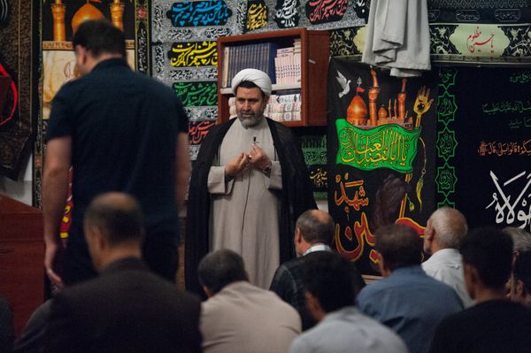 Приехал помочь, влюбился в армянку: как и почему иранцы остаются в Армении - Sputnik Армения
