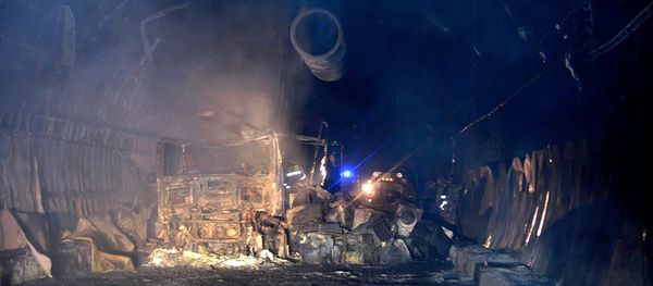 Пожар в тоннеле Дилижана Пожар в тоннеле Дилижана - Sputnik Армения