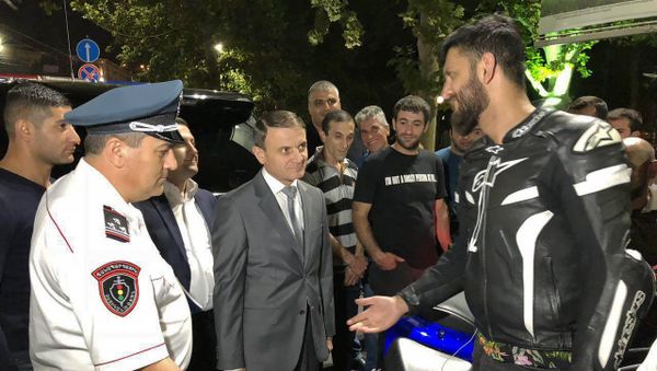Начальник полиции Валерий Осипян встретился с байкерами (3 октября 2018). Еревaн - Sputnik Армения