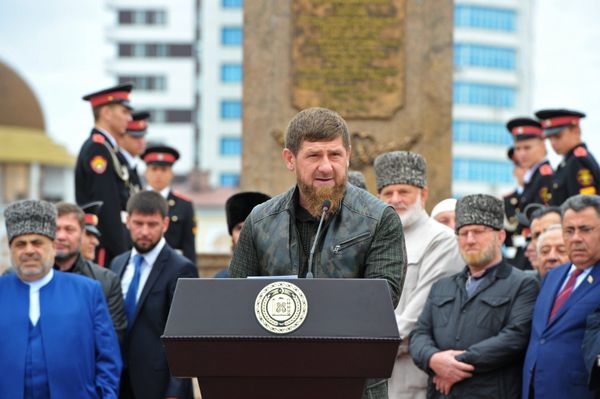 Глава Чеченской Республики Рамзан Кадыров на праздновании 200-летия города Грозного у стелы Город воинской славы на площади имени Ахмата Кадырова (5 октября 2018). Грозный Глава Чеченской Республики Рамзан Кадыров на праздновании 200-летия города Грозного у стелы Город воинской славы на площади имени Ахмата Кадырова (5 октября 2018). Грозный - Sputnik Армения