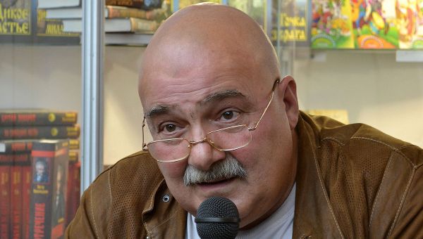 Арсен Беникович Мартиросян, российский писатель, автор документальных книг, представляет свои произведения на XXVII Московской международной книжной выставке-ярмарке, 6 сентября 2014 г. - Sputnik Армения